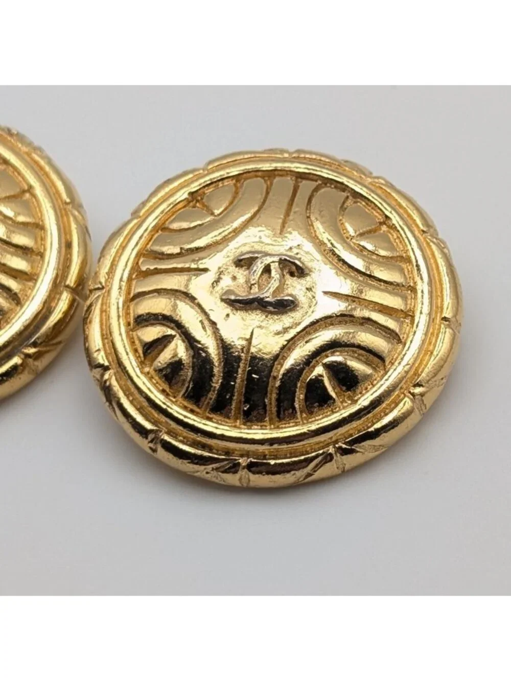 CHANEL earrings cc